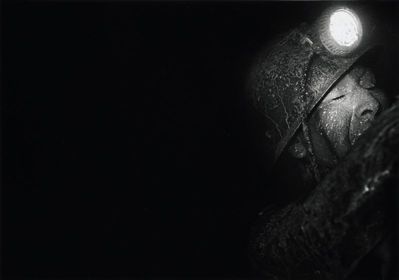 Bolivia Mineros, Interior Mina [miner with eyes closed], Jean-Claude Wicky, 1987