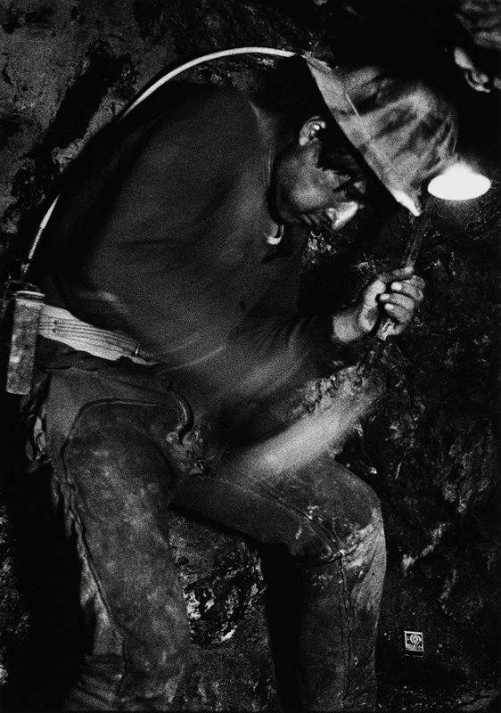 Bolivia Mineros, Mina Colquin [miner on his back], Jean-Claude Wicky, 1991
