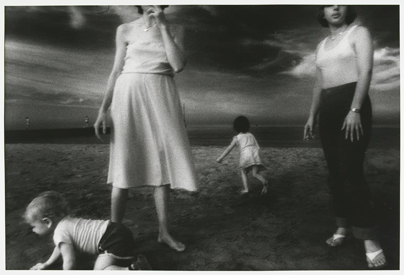 Mothers and Their Children, Kids Helter Skelter, Wilmette, Illinois, Joan Moss, 1981