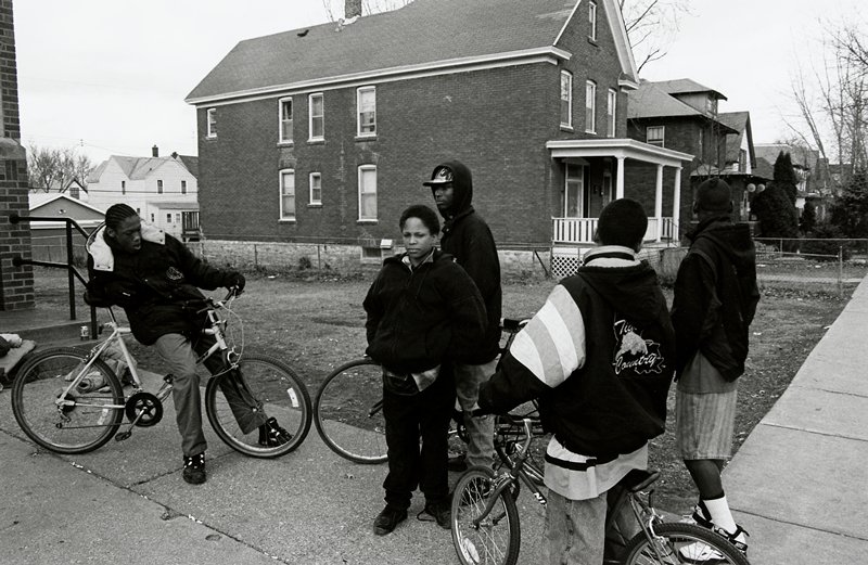 Frogtown: Wing Young Huie/ウィング・ヤング・ヒューイ Teenagers, Frogtown, Wing Young Huie | Mia