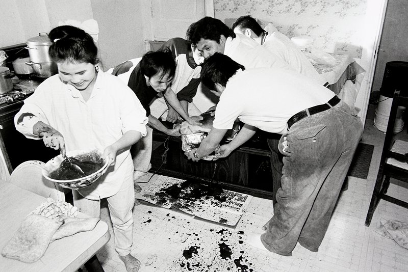 Killing the Pig, Frogtown, Wing Young Huie, 1994