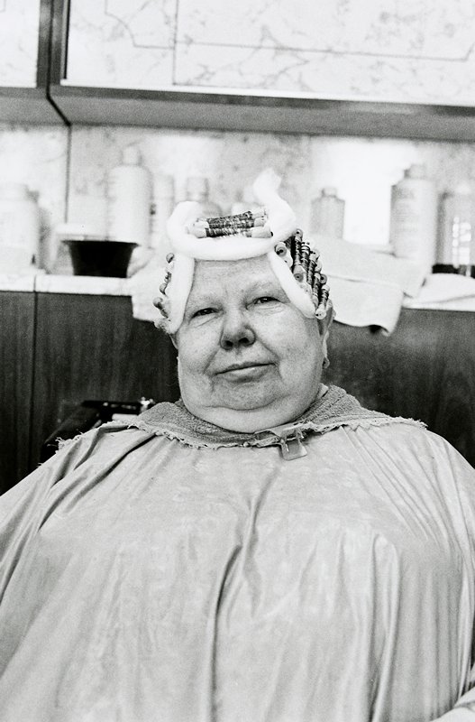 Haircut, Frogtown, Wing Young Huie, 1994