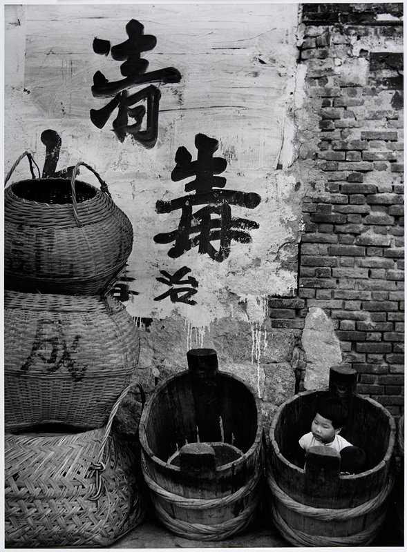 Hiding, Hong Kong, Werner Bischof, 1952