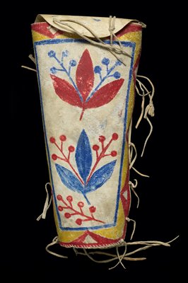 Dokumentasi “Parfleche”; Animal hide, pigment. Minneapolis Institute of Art.