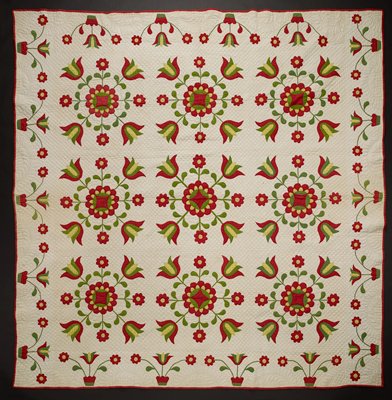 Dokumentasi “Floral appliqué quilt”; Cotton, pieced, appliquéd, and quilted. Minneapolis Institute of Art.