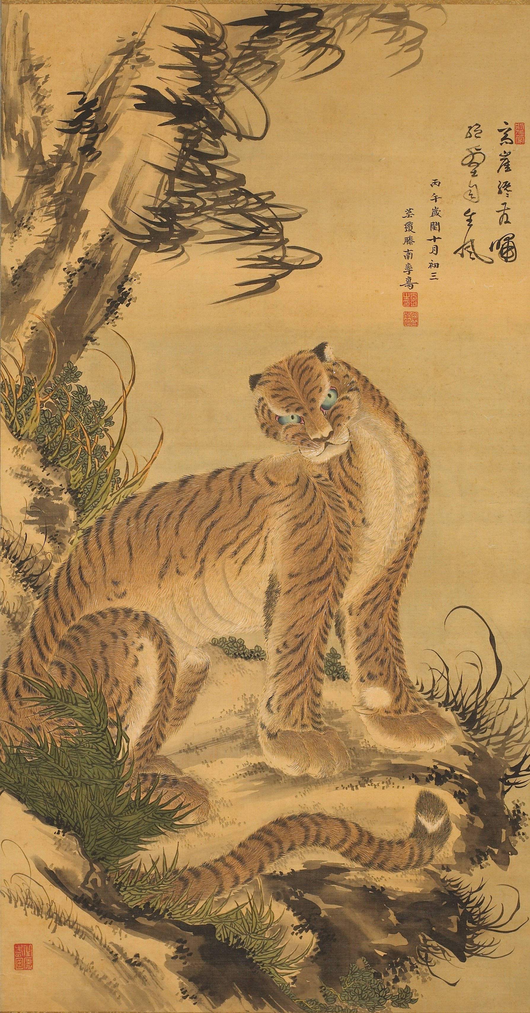 Kohaku中国体に施された幾何学模様が芸術的で高級感のある鳥とオリエンタル鳥 Seated tiger, Katsu Gyokushu | Mia