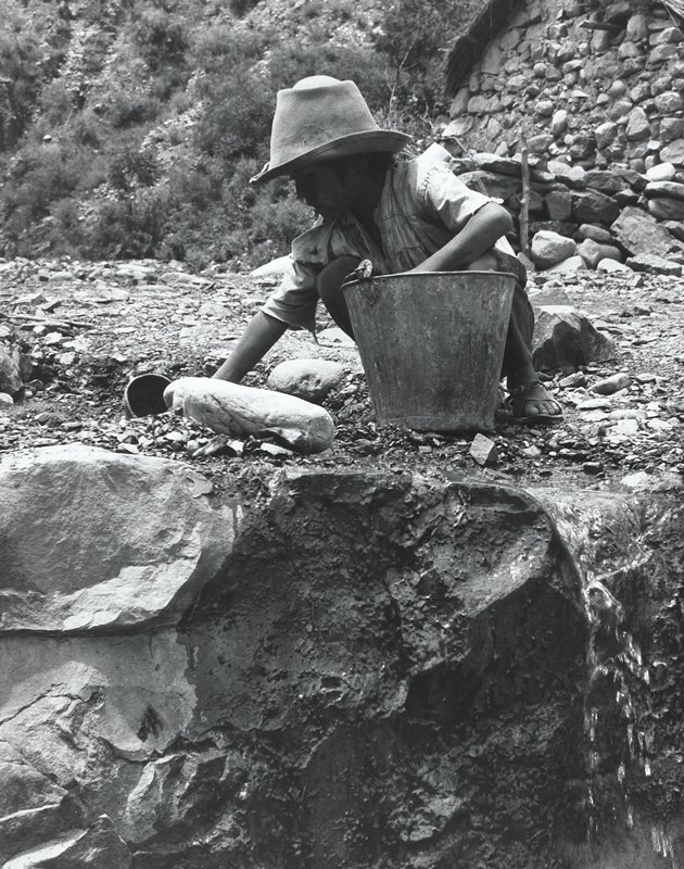 Fetching Water, Charcoma, Bolivia, Esther Glaser Parada, 1964–66