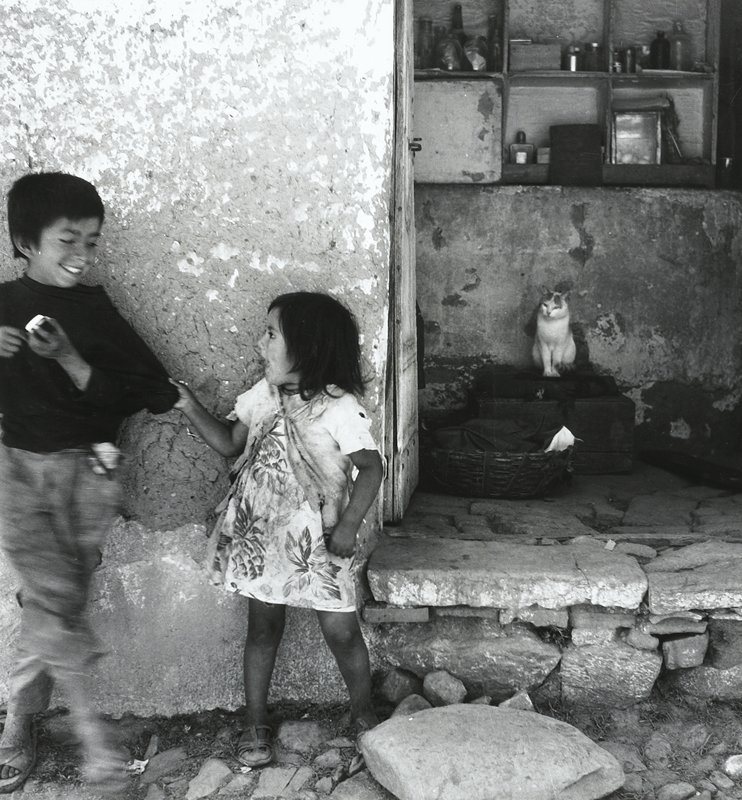 Two Children Playing and Cat, Sucre, Bolivia, Esther Glaser Parada, 1964–66