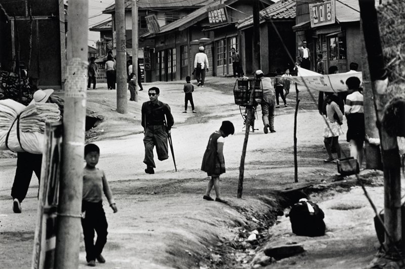 Street Scene, South Korea, Philip Jones Griffiths, 1967