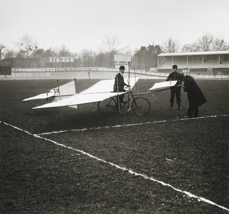 Second Light-Aircraft Competition at the Cycling Track of the Parc des Princes, Paris, Jacques Henri Lartigue, 1912