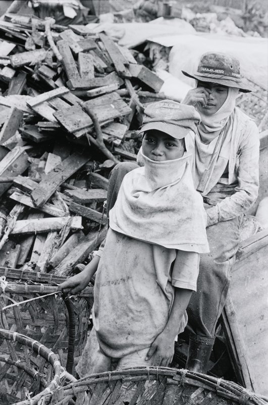 Garbage Pickers, Indonesia, David Parker, 1995
