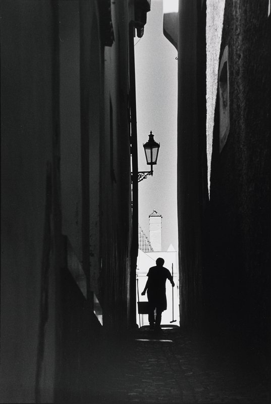 Man with Pail and Brush, Alley of Main Square, Cesky Krumlov, Czech Republic, Frederick B. Scheel, October 10, 2000