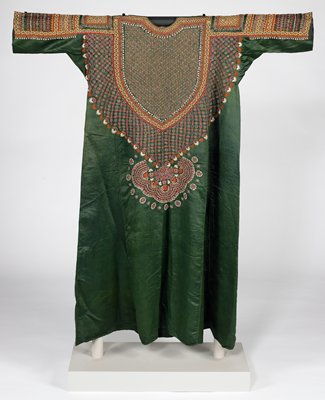 Dokumentasi “Woman's tunic (Abho)”; Silk, cotton, mirrors, embroidery. Minneapolis Institute of Art.