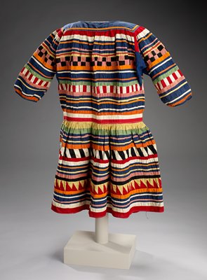 Dokumentasi “Shirt”; Cotton, dye. Minneapolis Institute of Art.
