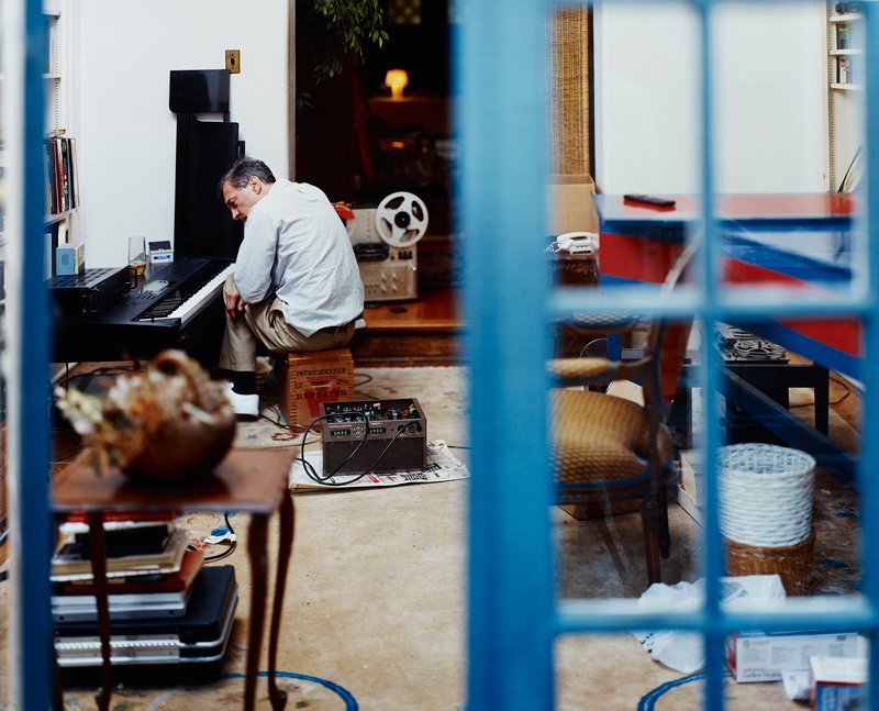 Eggleston in his music room, Memphis, Tennessee, Alec Soth, 2000