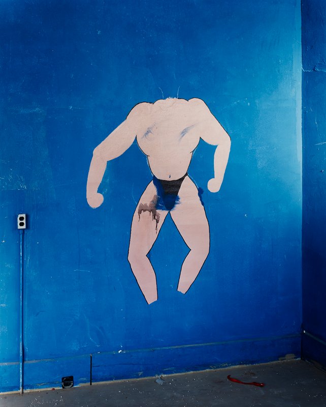 Dallas City, Illinois (headless muscle figure), Alec Soth, 2002