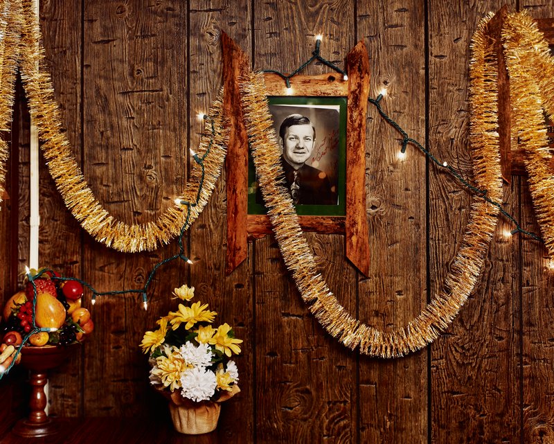 Celebrity Room, Brainerd, Minnesota, Alec Soth, 2000