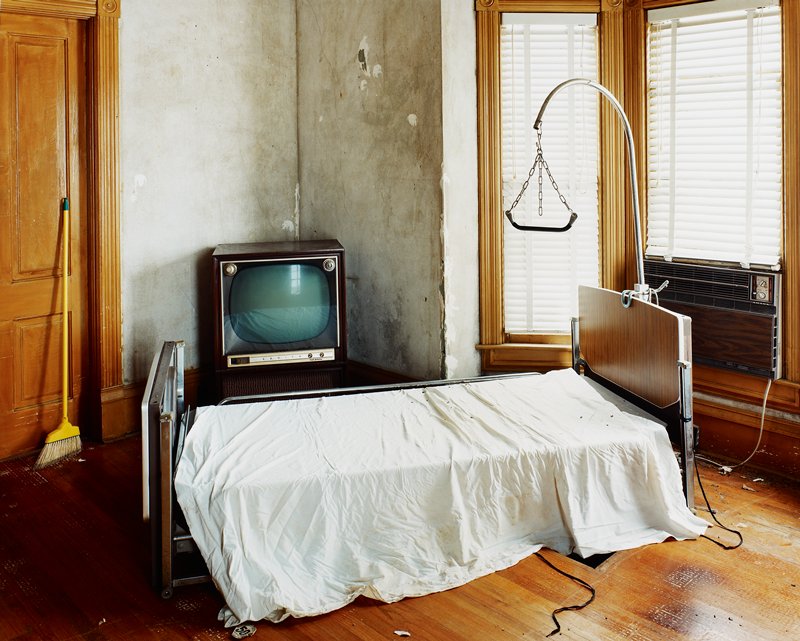 Green Island (hospital bed), Iowa, Alec Soth, 2002