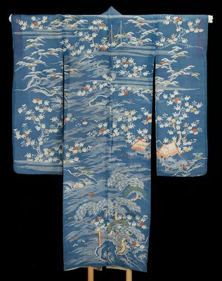 Dokumentasi “Woman's long-sleeved kimono (furisode) with design of a fishing village in spring”; Silk. Minneapolis Institute of Art.