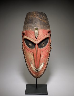 Dokumentasi “Mask”; Wood, pigments, plant fibers. Minneapolis Institute of Art.