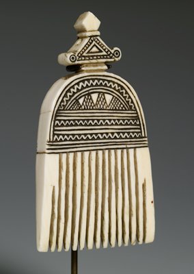 Dokumentasi “Beard comb”; Ivory. Minneapolis Institute of Art.