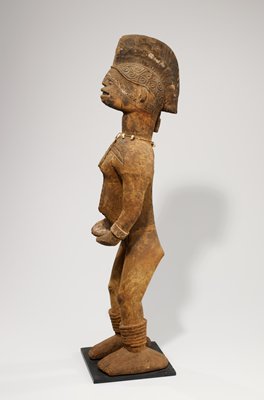 Dokumentasi “Shrine figure”; Wood, cowrie shells, string. Minneapolis Institute of Art.