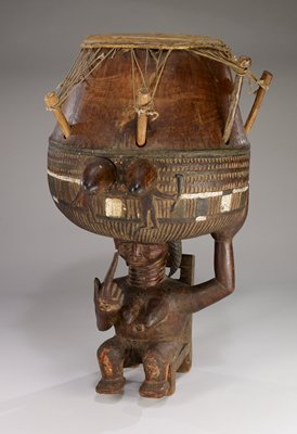 Dokumentasi “Drum”; Wood, animal skin, string, pigments. Minneapolis Institute of Art.