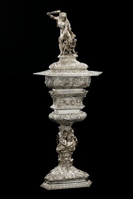 Dokumentasi “Masterpiece cup and cover”; Silver, parcel-gilt inside. Minneapolis Institute of Art.