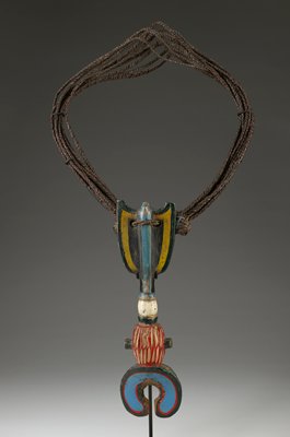 Dokumentasi “Whistle”; Wood, glass beads, leather. Minneapolis Institute of Art.