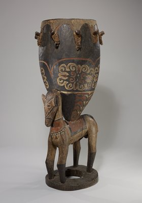 Dokumentasi “Drum”; Wood, animal hide, plant fibers, pigments. Minneapolis Institute of Art.