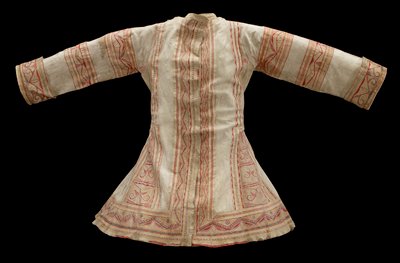Dokumentasi “Hunting Coat”; Caribou hide, pigment. Minneapolis Institute of Art.