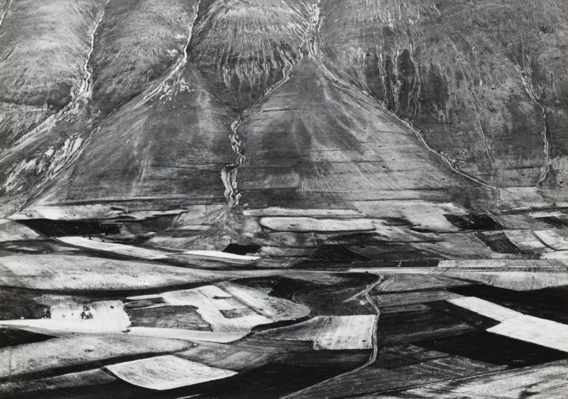 Castelluccio, Mario Giacomelli, late 1960s
