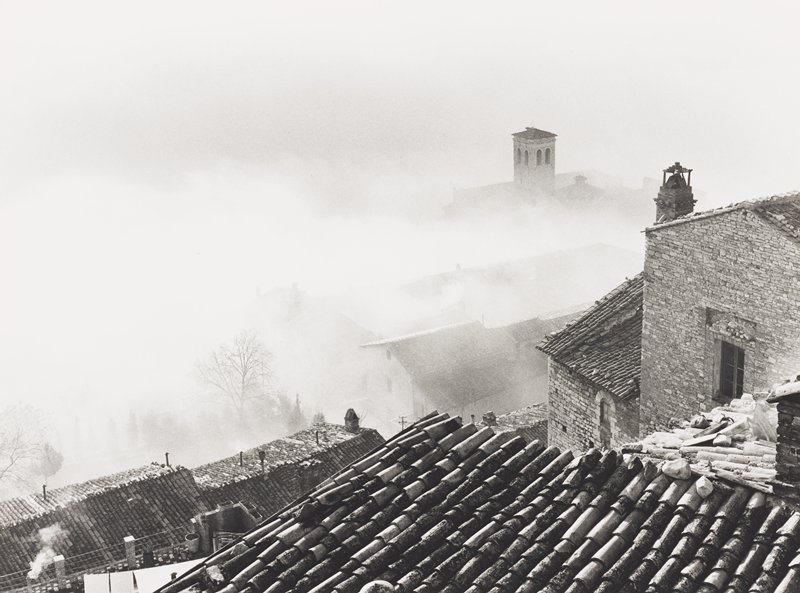 Assisi - Verso San Pietro con nebbia, Elio Ciol, 1957