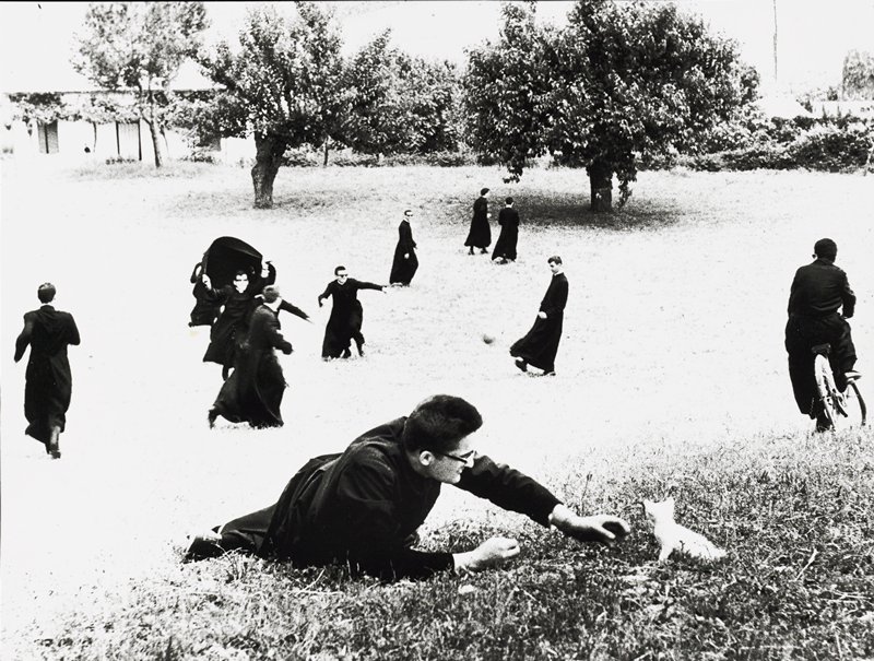 Pretini Serios (Priests on Field), Mario Giacomelli, 1961
