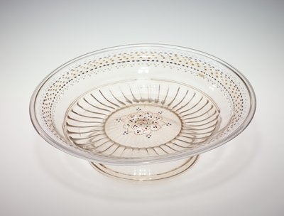 Dokumentasi “Footed bowl”; Glass, enamel, gold pigment. Minneapolis Institute of Art.