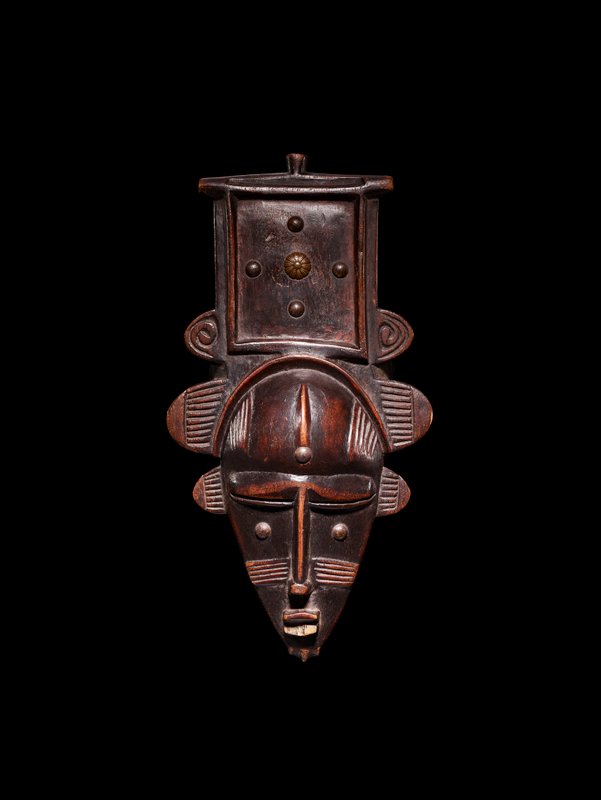 Do mask, second quarter of 20th century