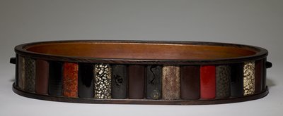 Dokumentasi “Bonsai or flower basin made of forty scabbard pieces”; Wood, lacquer, copper and other metals, abalone, lizard skin, shark skin. Minneapolis Institute of Art.