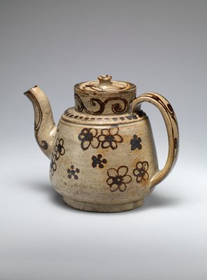 Dokumentasi “Ewer with willow and plum blossoms”; Mino ware, Oribe type, stoneware with iron oxide. Minneapolis Institute of Art.