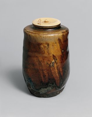 Dokumentasi “Tea caddy”; Seto ware, stoneware with iron-rich glaze, ivory lid. Minneapolis Institute of Art.