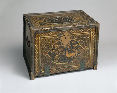 Dokumentasi “Portable desk”; Black lacquer with gold and silver maki-e and mother-of-pearl inlay, metal fittings. Minneapolis Institute of Art.