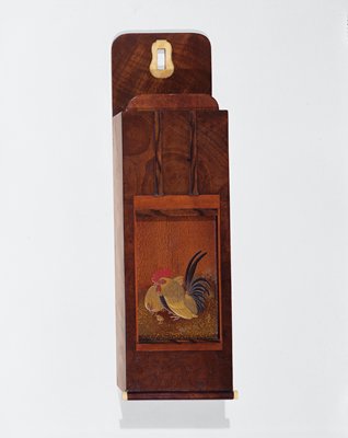Dokumentasi “Zodiac calendar with holder in the shape of a hanging scroll”; Gold and silver maki-e and shell inlay on lacquered wood. Minneapolis Institute of Art.