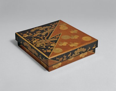 Dokumentasi “Writing box with pines, plum, chrysanthemums, and paulownia”; Black lacquer with gold maki-e, pearskin ground (nashiji), and pictorial pearskin ground (e-nashiji). Minneapolis Institute of Art.