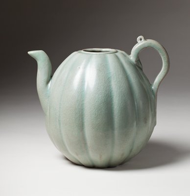 Dokumentasi “Ewer in the shape of a melon”; Porcelaneous stoneware with celadon glaze. Minneapolis Institute of Art.