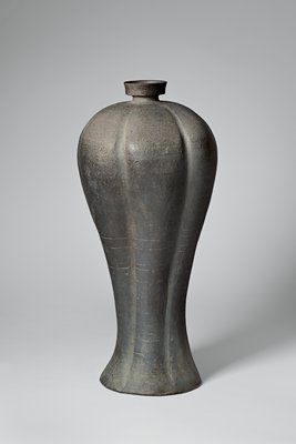 Dokumentasi “Lobed maebyeong”; Stoneware with incidental ash glaze. Minneapolis Institute of Art.