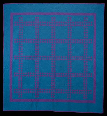 Dokumentasi “Double Irish Chain variation quilt”; Cotton, pieced and quilted. Minneapolis Institute of Art.