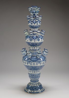 Dokumentasi “Flower vase”; Tin-glazed earthenware, pigments. Minneapolis Institute of Art.