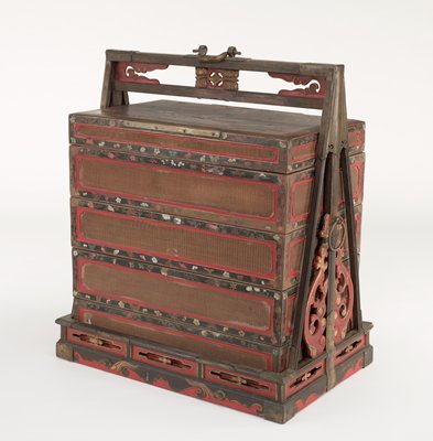 Dokumentasi “Wedding chest”; Wood, bamboo, lacquer, metal. Minneapolis Institute of Art.