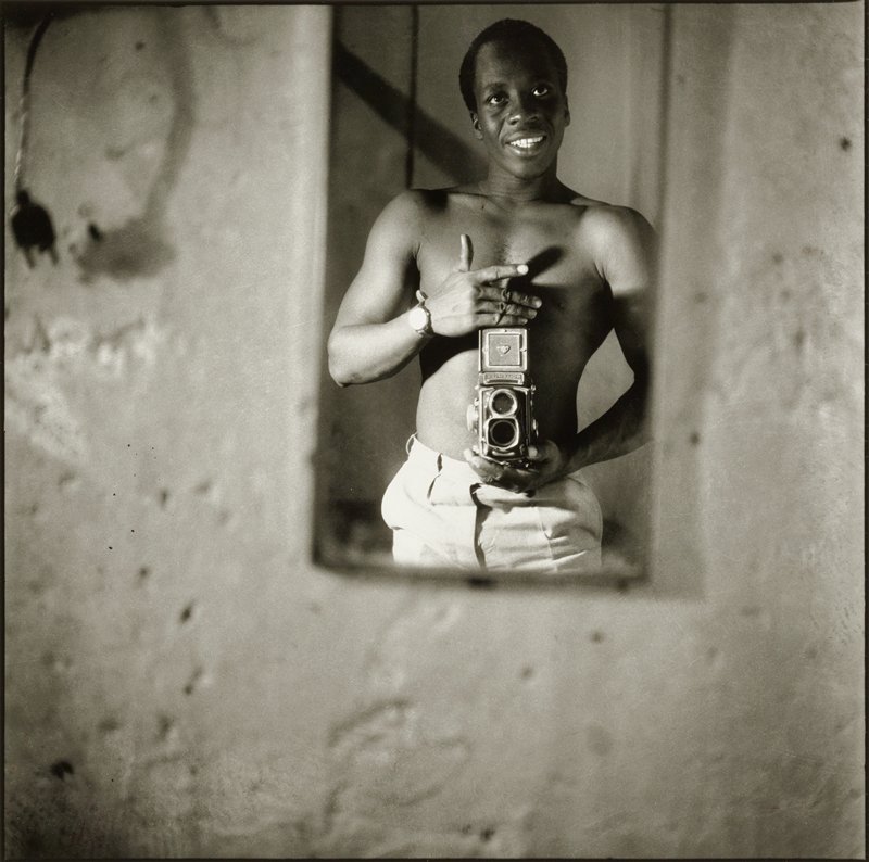 Autoportrait au Miroir, Sanlé Sory, 1966 (printed 2017)