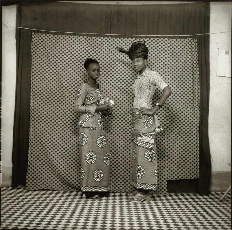 Les Deux Amies au Pagne, Sanlé Sory, 1972 (printed 2017)