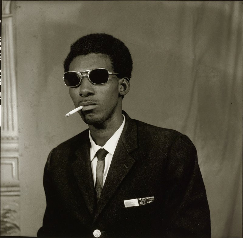L'homme qui fume, Sanlé Sory, 1971 (printed 2017)